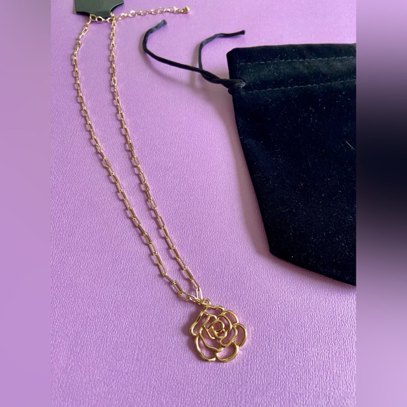 NWT! Beautiful link chain necklace with camellia flower pendant. - Picture 11 of 11